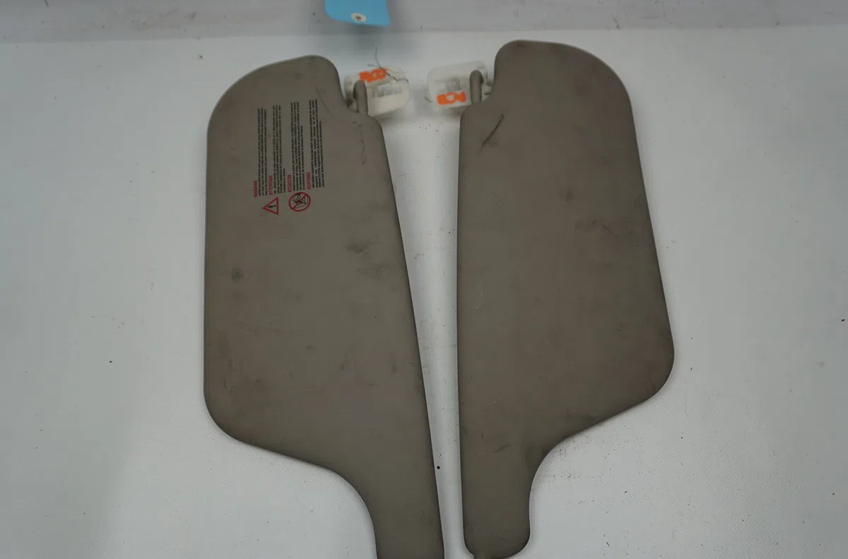 Pare-soleil droit Renault CLIO III (BR0-1, CR0-1) 1.5 dci (br17, cr17) (2005-2012) 5 portes occasion