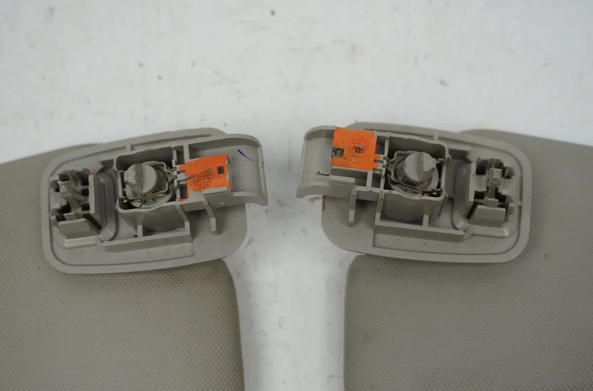 Pare-soleil droit Renault MEGANE III 3-5 portes (BZ0-1_, B3_) 1.5 dci (bz09, bz0d, bz1w, bz29, bz14) (2009) 5 portes occ