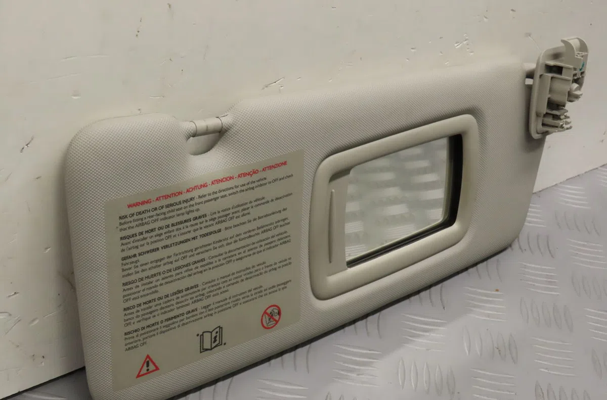 Pare-soleil droit Renault MEGANE III 3-5 portes (BZ0-1_, B3_) 2.0 dci (bz0l) (2009-2015) occasion