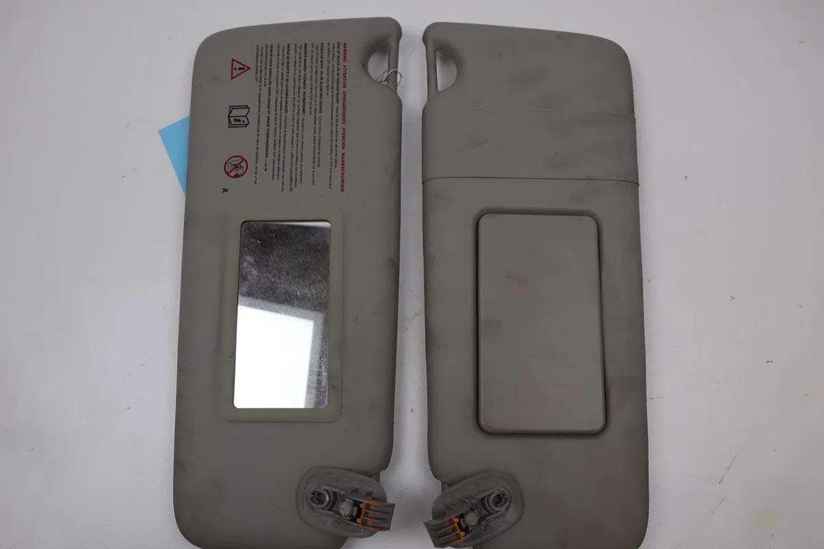 Pare-soleil droit Renault TWINGO II (CN0_) 1.2 16v (cn04, cn0a, cn0b) (2007-2014) 3 portes occasion