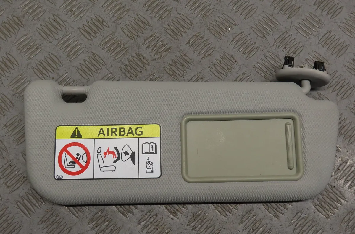 Pare-soleil droit Toyota AVENSIS Break (_T27_) 1.6 d4-d (wwt270_) (2015-2018) occasion