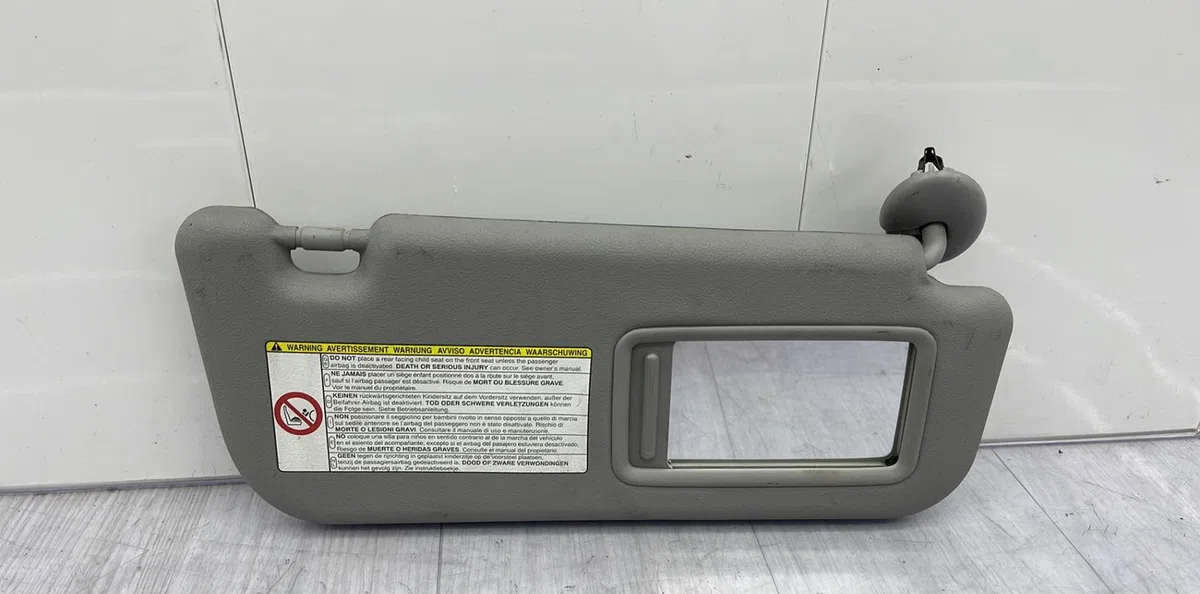 Pare-soleil droit TOYOTA YARIS 2 PHASE 1 occasion