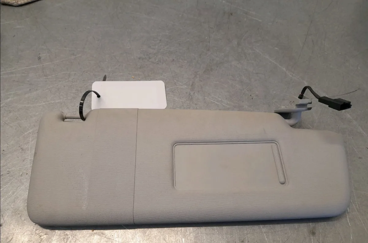 Pare-soleil droit Volkswagen TOURAN (1T3) 2.0 tdi (2010-2015) 5 portes occasion