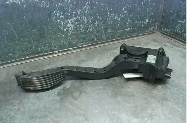 Pedale accelerateur Alfa romeo 147 (937_) 1.9 jtd (937.axd1a, 937.bxd1a) (2001-2010) occasion