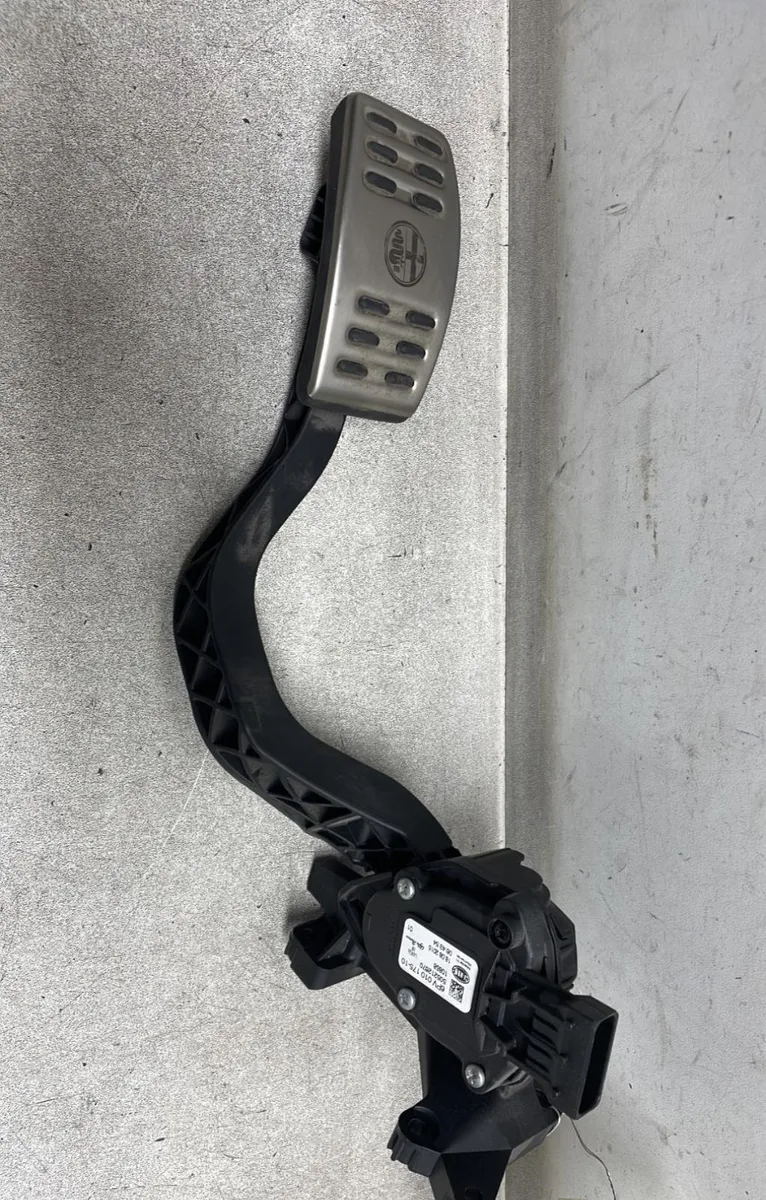 Pedale accelerateur Alfa romeo GIULIETTA (940_) 1.4 tb (940.fya1a) (2014-2018) occasion