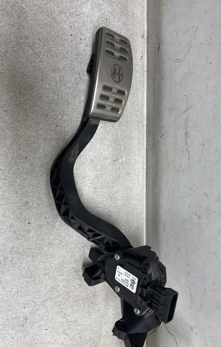 Pedale accelerateur Alfa romeo GIULIETTA (940_) 1.4 tb (940.fya1a) (2014-2018) occasion