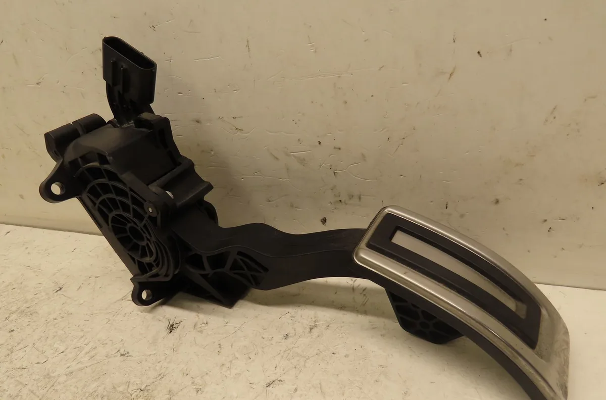 Pedale accelerateur Audi A1 Sportback (8XA, 8XF) 1.4 tfsi (2011-2015) occasion