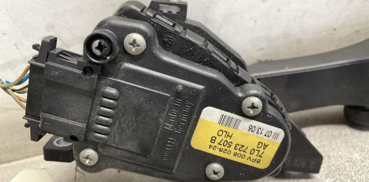 Pedale accelerateur Audi Q7 (4LB) 3.0 tdi quattro (2006-2008) 5 portes occasion