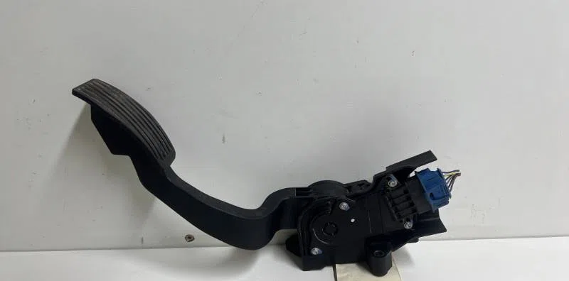 Pedale accelerateur Fiat FIORINO Camionnette-Monospace (225_) 1.3 d multijet (225bxd1a, 225bxb1a, 225bxb11) (2007) occas