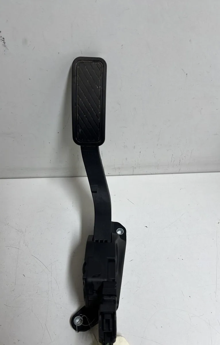 Pedale accelerateur Ford FIESTA VI (CB1, CCN) 1.4 tdci (2010-2012) 3 portes occasion