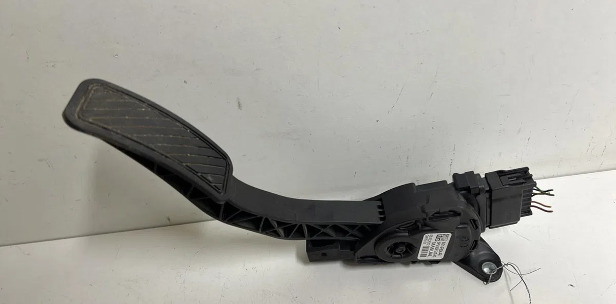 Pedale accelerateur Ford FIESTA VI (CB1, CCN) 1.4 tdci (2010-2012) 3 portes occasion