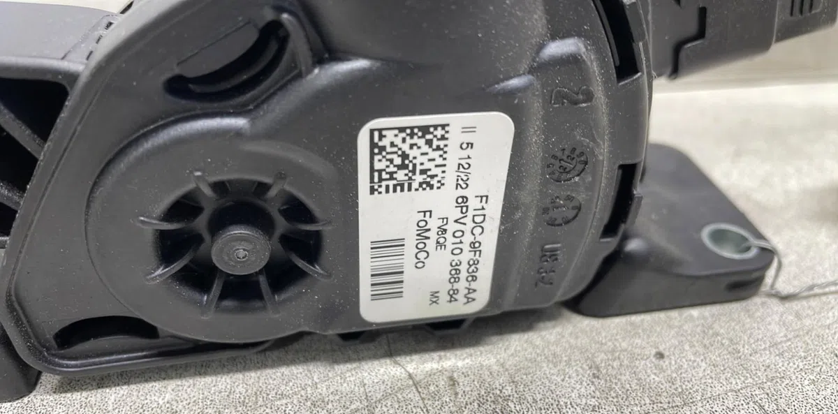 Pedale accelerateur Ford TRANSIT CONNECT V408 Camionnette-Monospace 1.0 flexifuel (2021) occasion