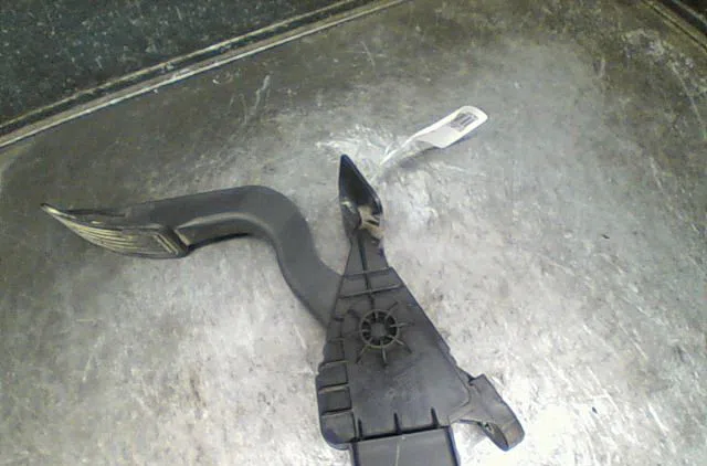 Pedale accelerateur Mazda 5 (CR19) 2.0 cd (cr19) (2005-2010) occasion