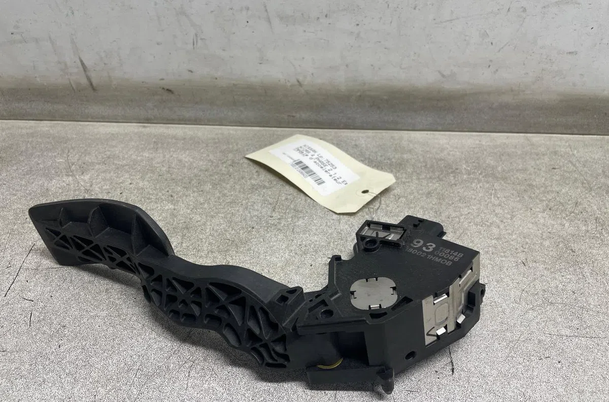 Pedale accelerateur Nissan MICRA IV (K13K) 1.2 (2010-2015) occasion
