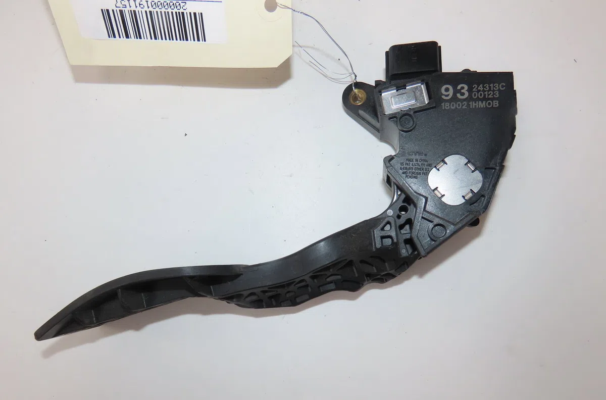 Pedale accelerateur Nissan NOTE (E12) 1.5 dci (2013) occasion