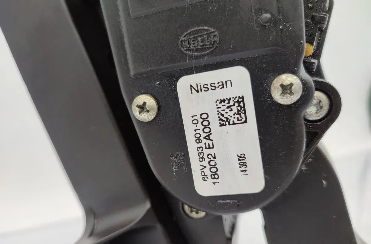 Pedale accelerateur NISSAN PATHFINDER 2 PHASE 1 occasion