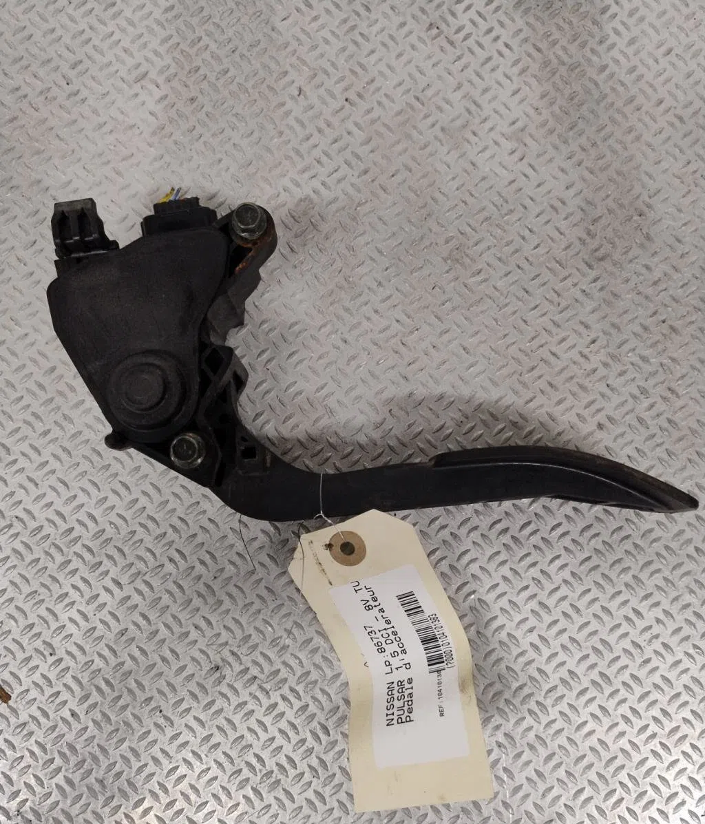 Pedale accelerateur Nissan PULSAR 3-5 portes (C13) 1.5 dci (2014) occasion
