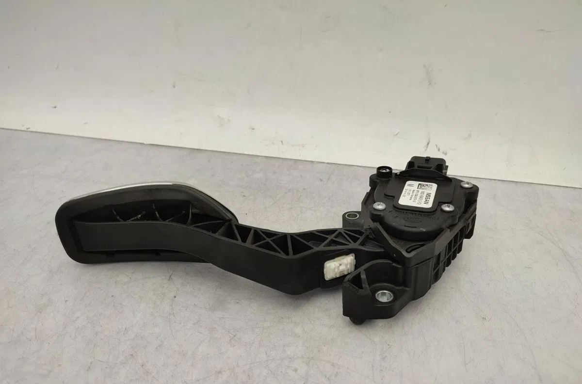 Pedale accelerateur NISSAN QASHQAI 2 PHASE 2 occasion