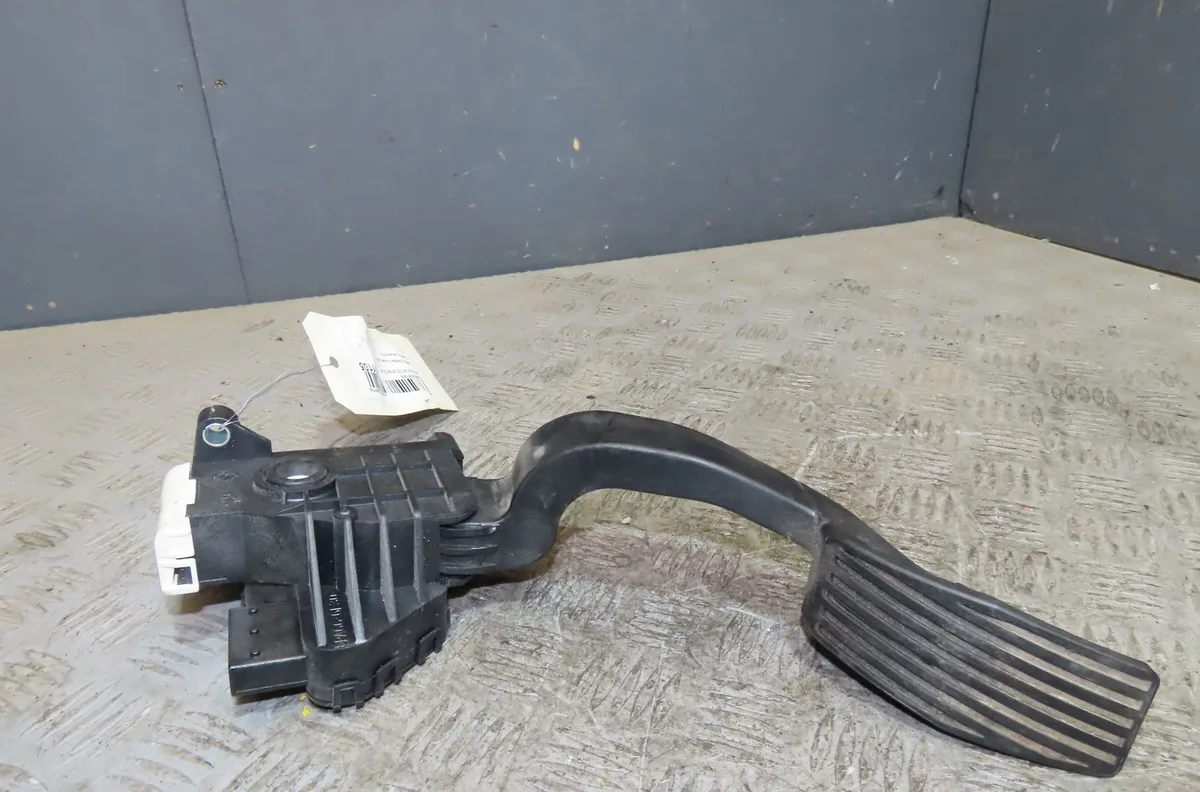 Pedale accelerateur Opel CORSA E (X15) 1.4 turbo (08, 68) (2014-2019) occasion