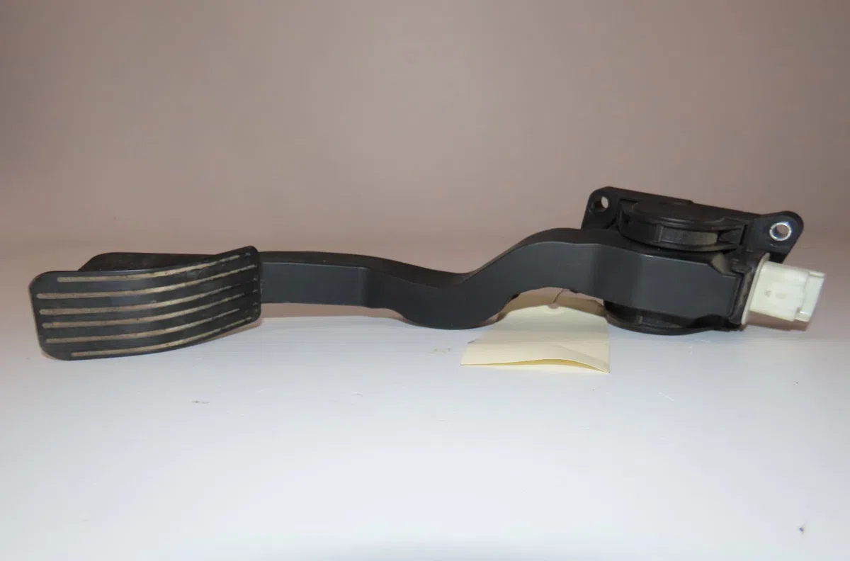 Pedale accelerateur Peugeot 206 3-5 portes (2A-C) 1.4 hdi eco 70 (2001-2009) 5 portes occasion
