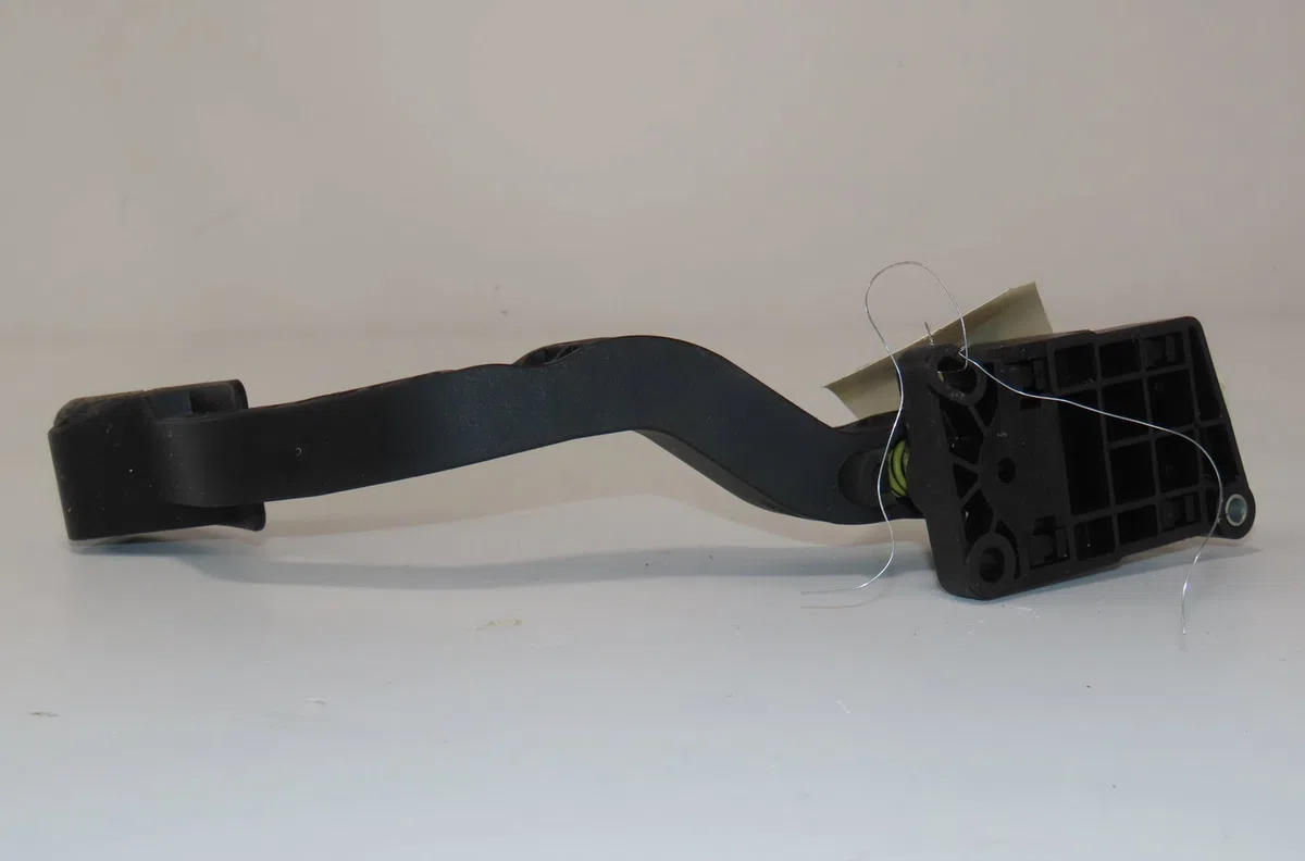 Pedale accelerateur Peugeot 206 3-5 portes (2A-C) 1.4 hdi eco 70 (2001-2009) 5 portes occasion