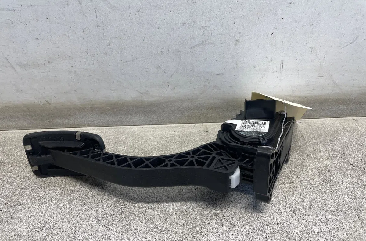 Pedale accelerateur Peugeot 308 II (LB_, LP_, LW_, LH_, L3_) 1.6 gti (l35gnh) (2015-2021) occasion