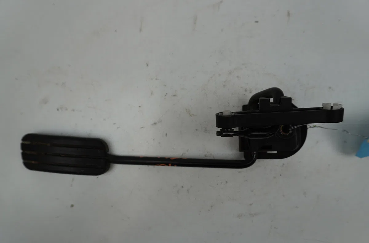 Pedale accelerateur Renault CLIO II (BB_, CB_) 1.5 dci (b-cb07) (2001-2009) 3 portes occasion