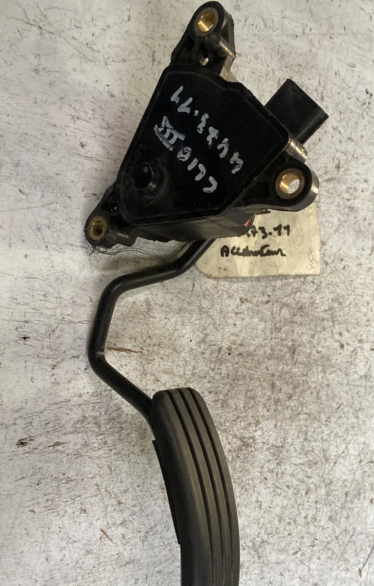 Pedale accelerateur Renault CLIO III (BR0-1, CR0-1) 1.5 dci (2010-2014) 3 portes occasion