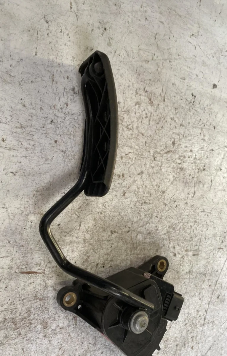 Pedale accelerateur Renault CLIO III Grandtour (KR0-1_) 1.5 dci (kr0f) (2007-2012) 5 portes occasion