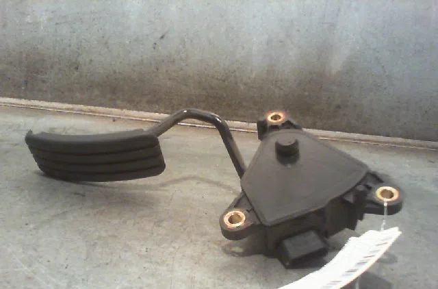 Pedale accelerateur RENAULT CLIO III Phase 1 09-2005--03-2009 occasion