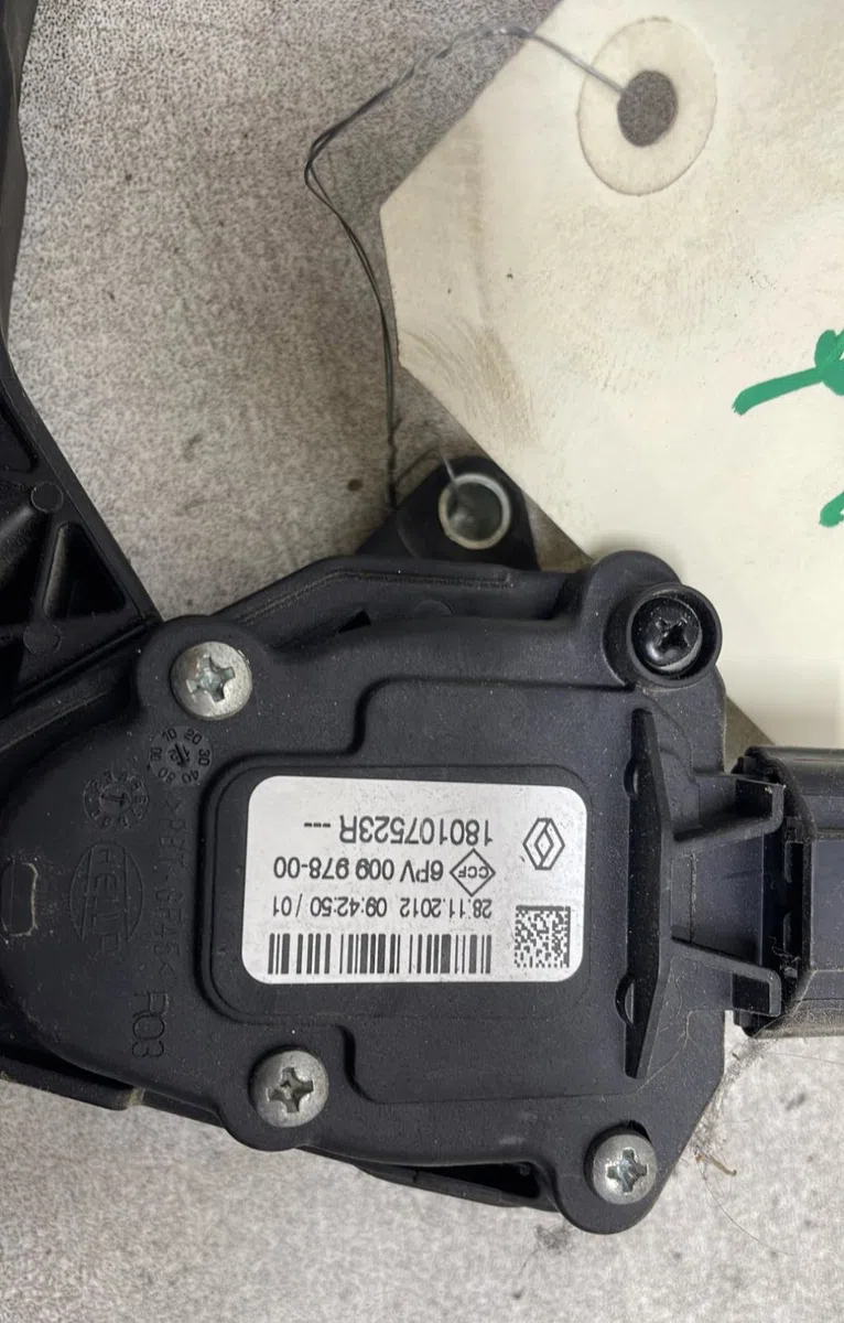 Pedale accelerateur Renault MASTER III Camionnette (FV) 2.3 dci 100 fwd (fv0a, fv0b, fv0g, fv0k, fv0h) (2010) occasion