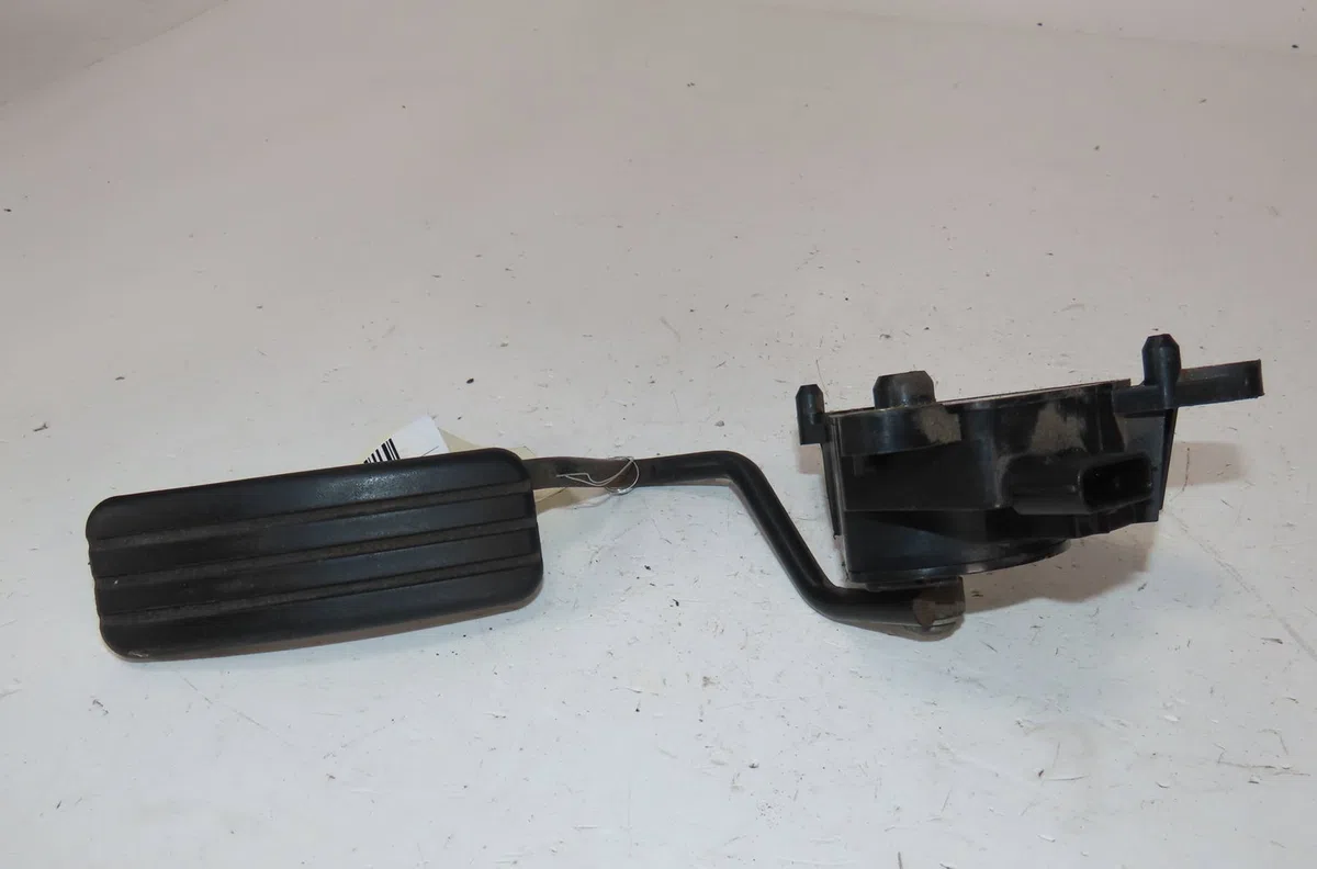 Pedale accelerateur Renault MODUS - GRAND MODUS (F-JP0_) 1.2 (jp0c, jp0k, fp0c, fp0k, fp0p, jp0p, jp0t) (2004) 5 portes 
