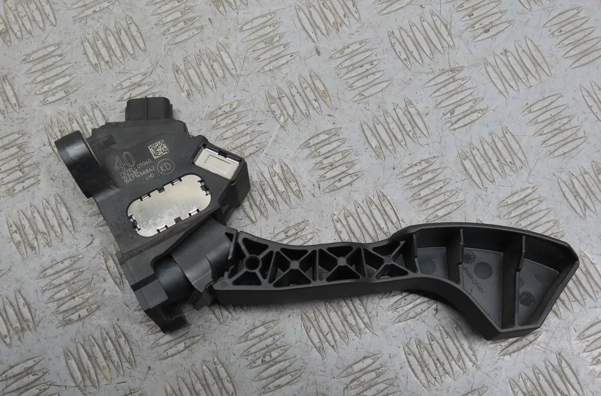 Pedale accelerateur Toyota AVENSIS Break (_T27_) 1.6 d4-d (wwt270_) (2015-2018) occasion