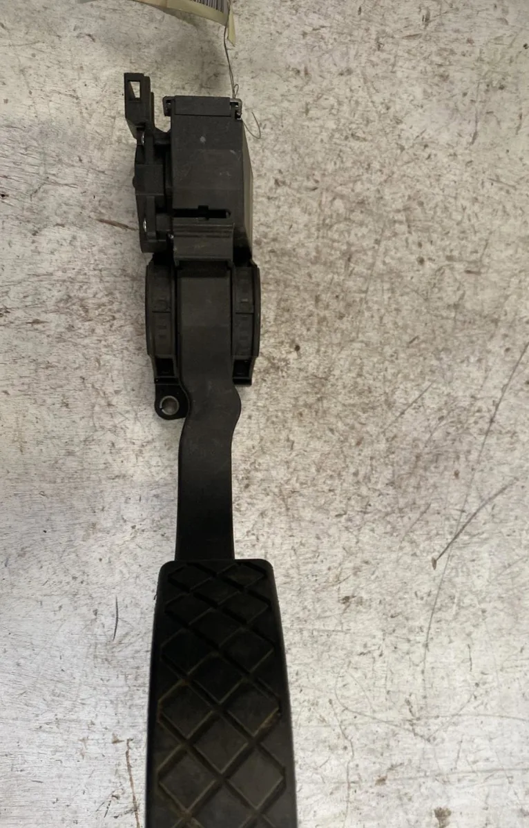 Pedale accelerateur Volkswagen FOX 3-5 portes (5Z1, 5Z3, 5Z4) 1.4 (2005-2009) occasion