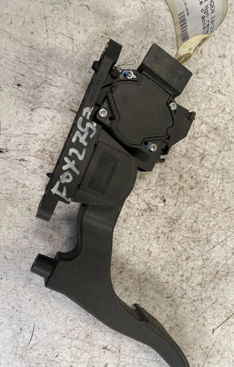 Pedale accelerateur Volkswagen FOX 3-5 portes (5Z1, 5Z3, 5Z4) 1.4 (2005-2009) occasion