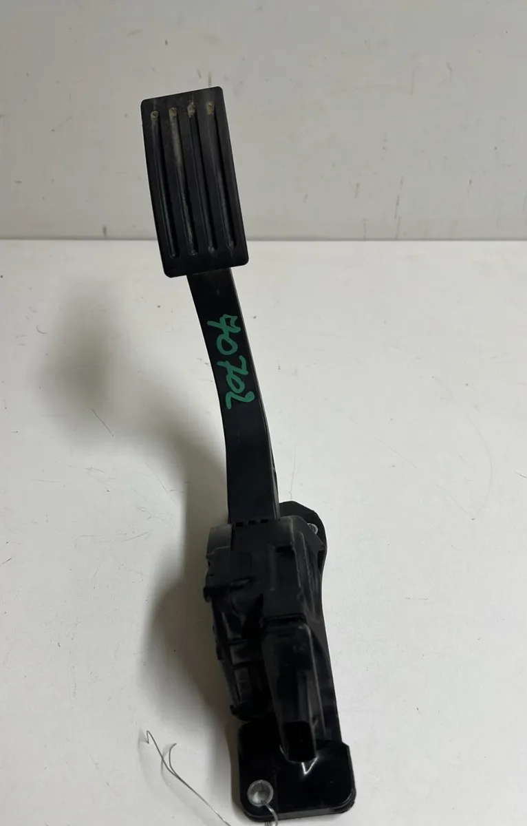 Pedale accelerateur Volvo V40 3-5 portes (525) D3 (2012-2015) occasion