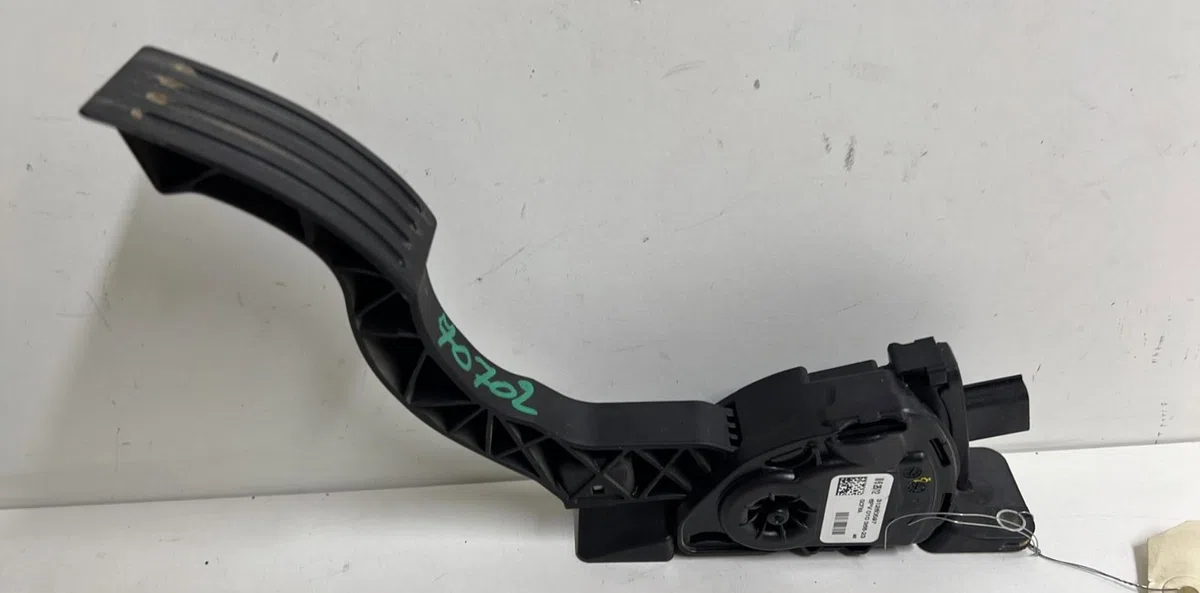 Pedale accelerateur Volvo V40 3-5 portes (525) D3 (2012-2015) occasion