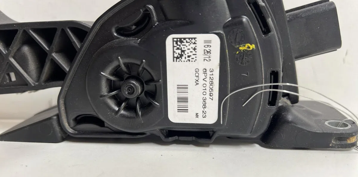 Pedale accelerateur Volvo V40 3-5 portes (525) D3 (2012-2015) occasion