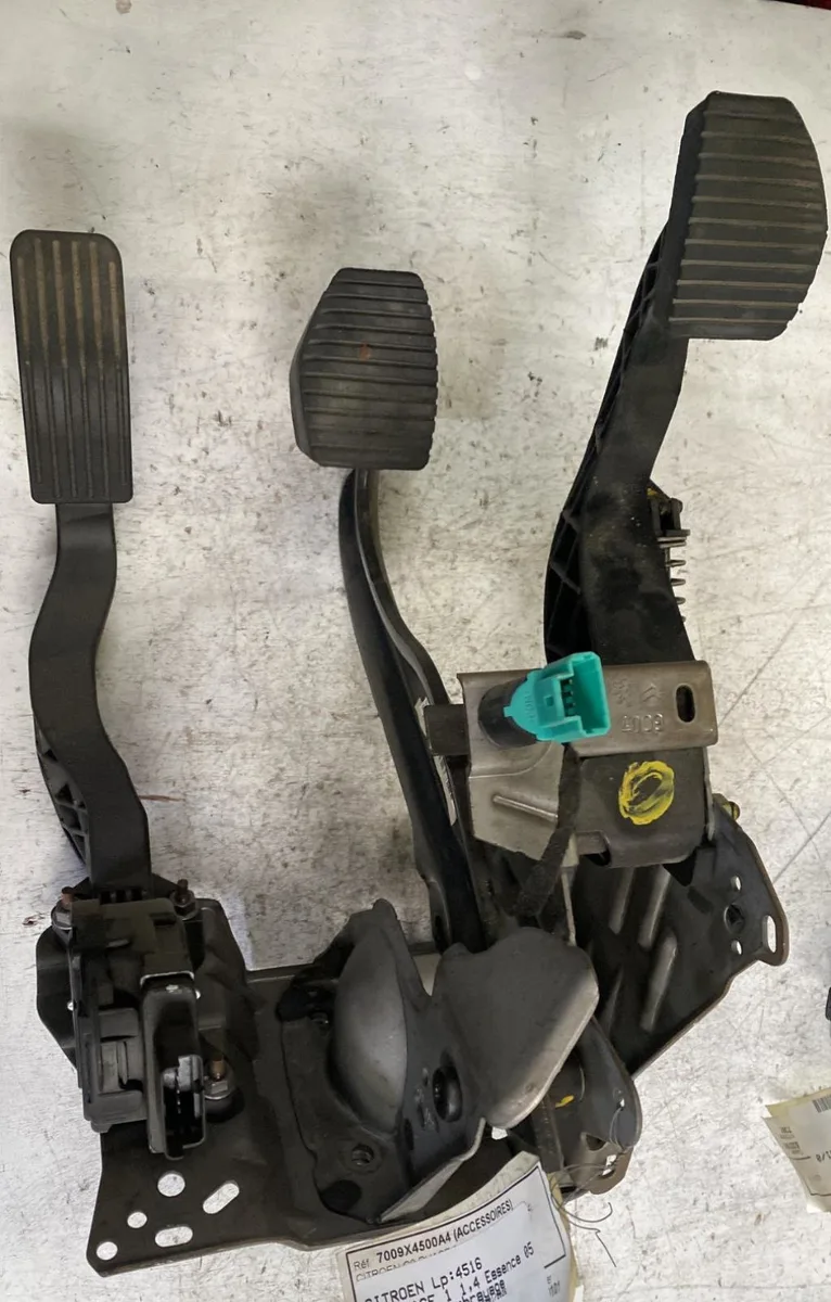 Pedale embrayage Citroen C2 (JM_) 1.4 (2003-2009) 3 portes occasion