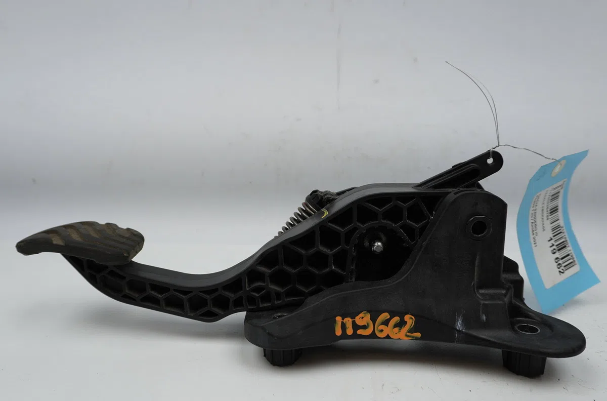 Pedale embrayage Dacia SANDERO III Liberty 125 i.e. (m73) (2012) occasion