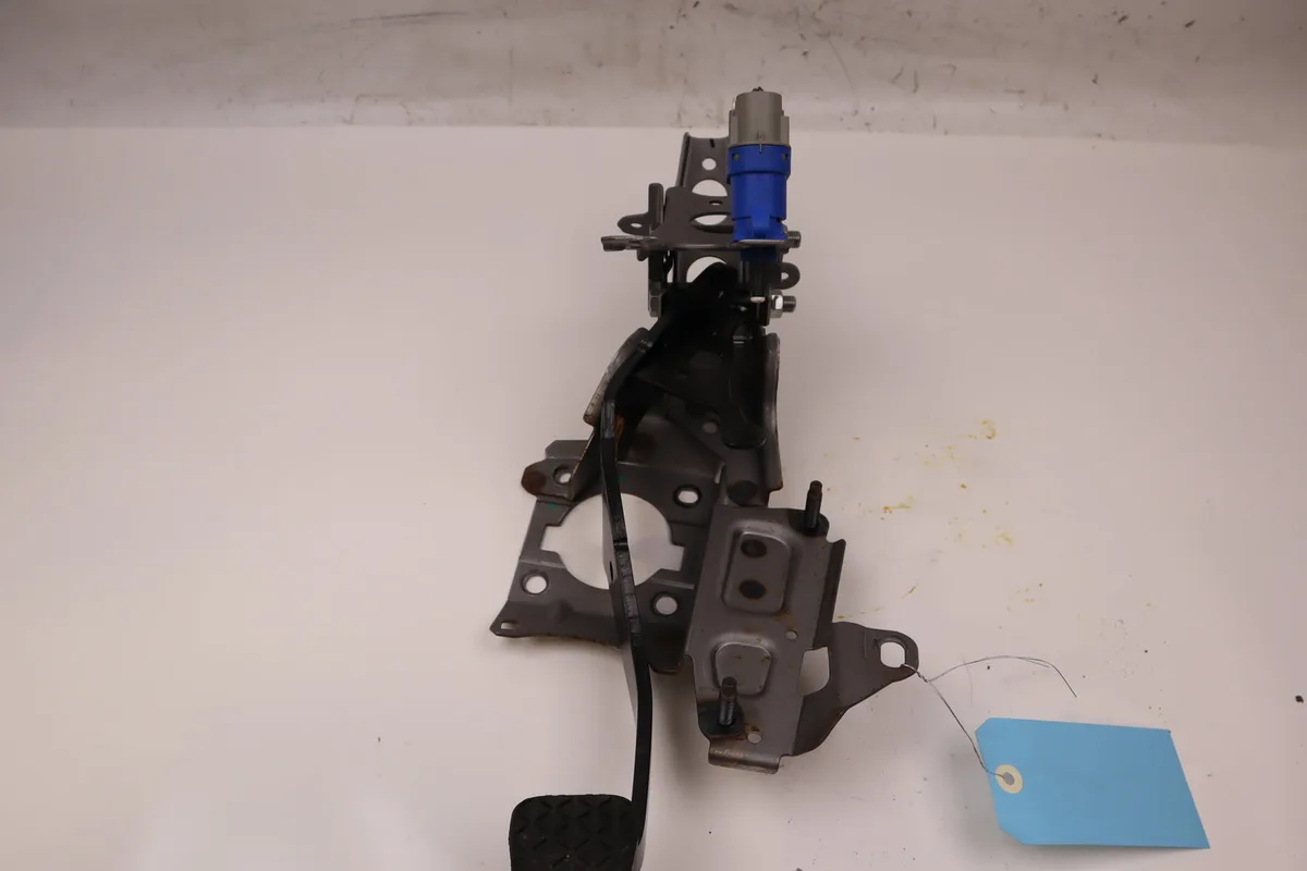 Pedale embrayage Ford FIESTA VII (HJ, HF) 1.0 ecoboost (2017) occasion