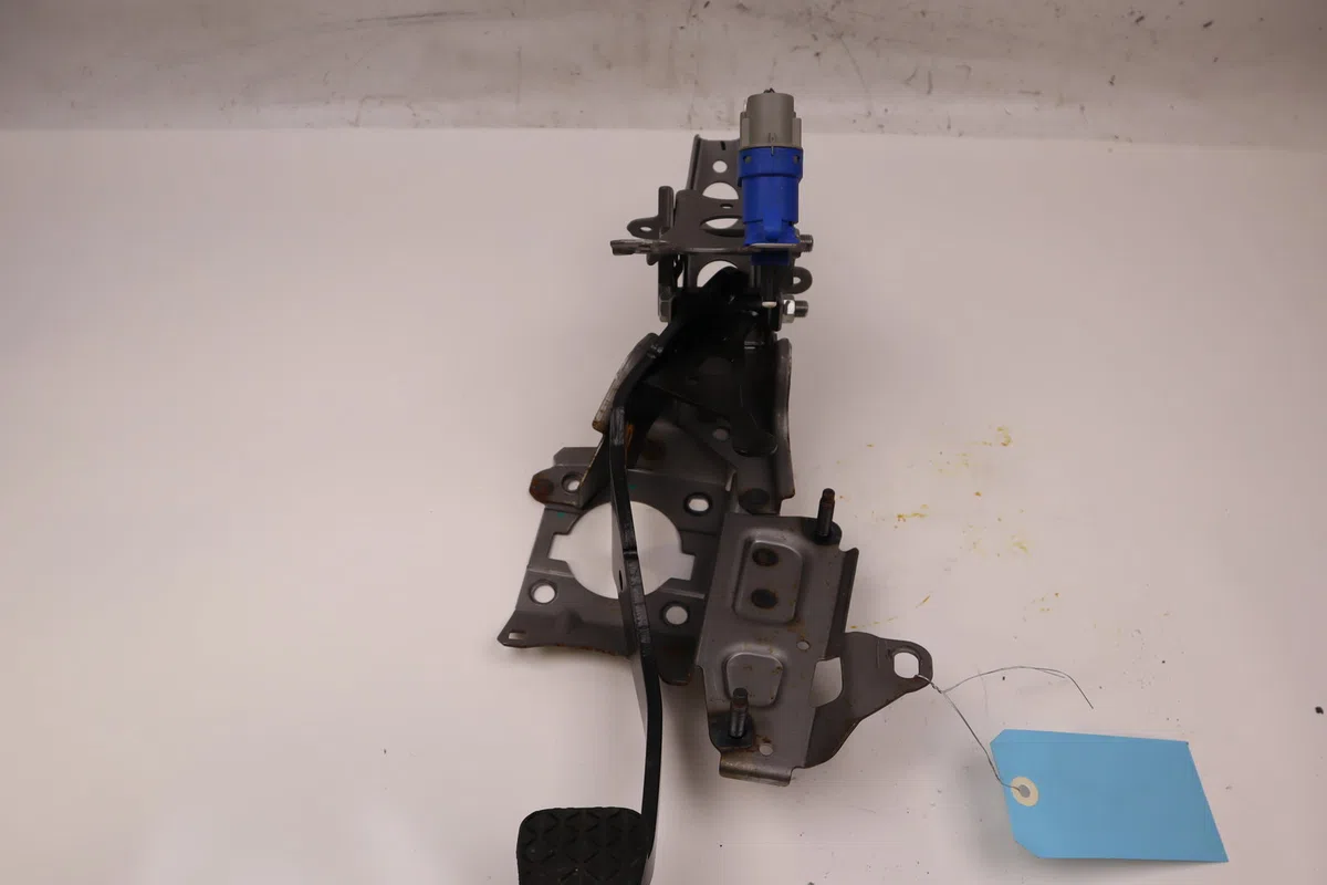 Pedale embrayage Ford FIESTA VII (HJ, HF) 1.0 ecoboost (2017) occasion