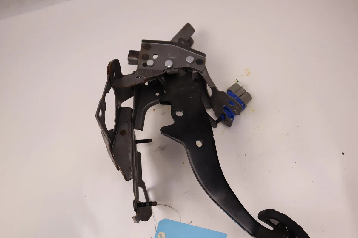 Pedale embrayage Ford FIESTA VII (HJ, HF) 1.0 ecoboost (2017) occasion