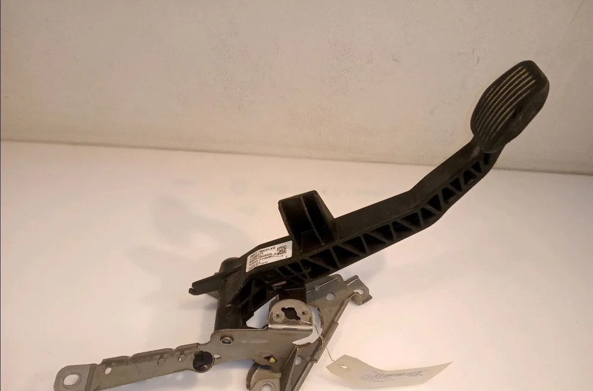Pedale embrayage Ford FOCUS II (DA_, HCP, DP) 2.0 tdci (2004-2008) occasion