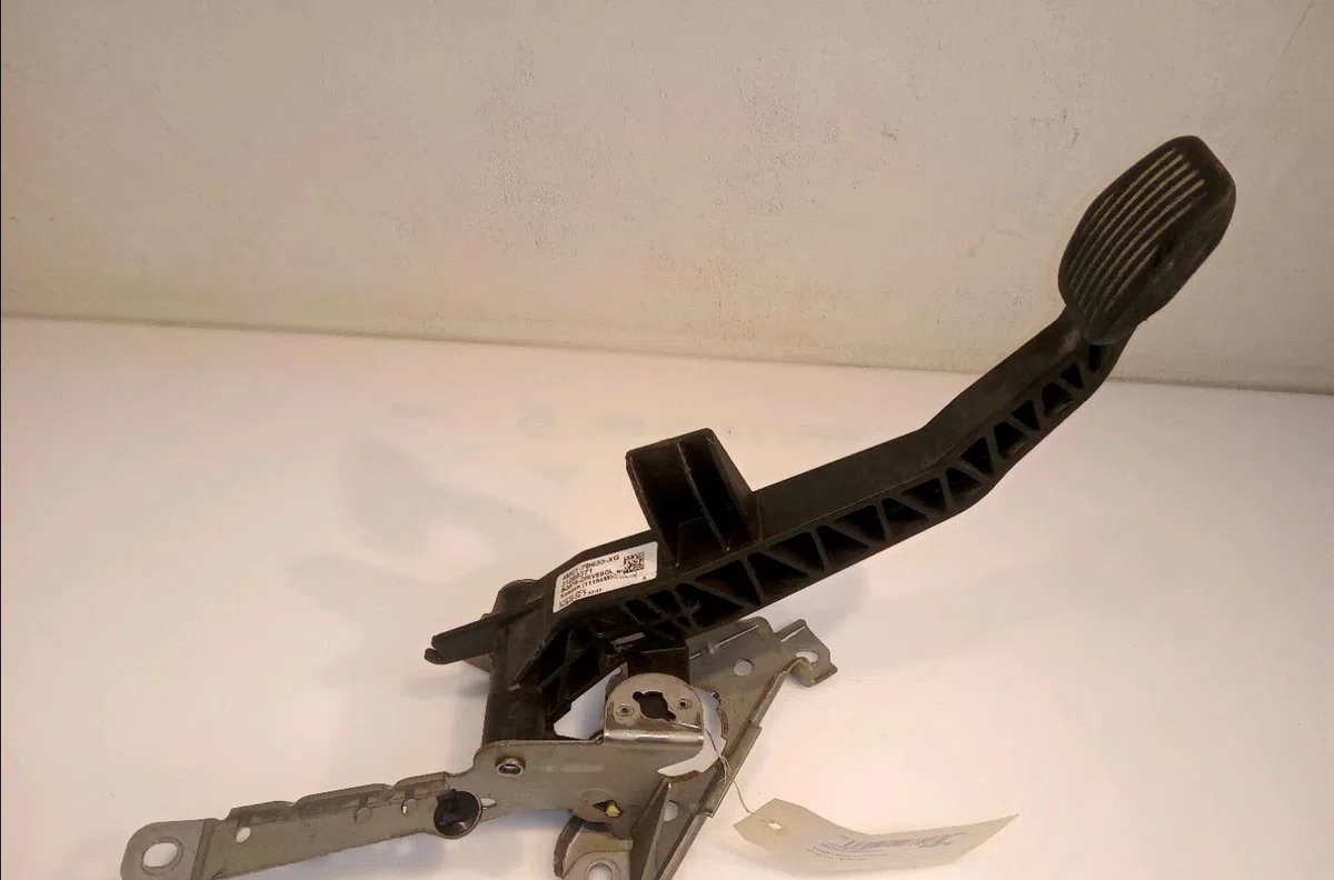 Pedale embrayage Ford FOCUS II (DA_, HCP, DP) 2.0 tdci (2004-2008) occasion