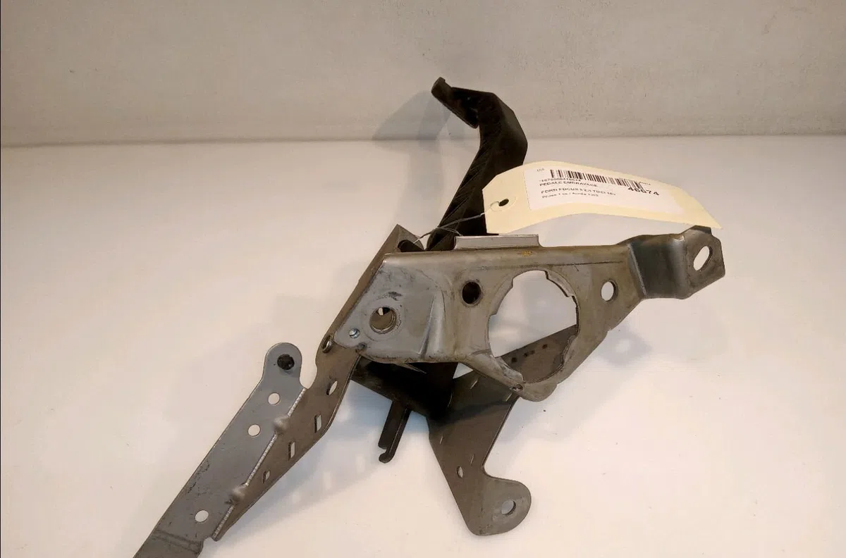 Pedale embrayage Ford FOCUS II (DA_, HCP, DP) 2.0 tdci (2004-2008) occasion