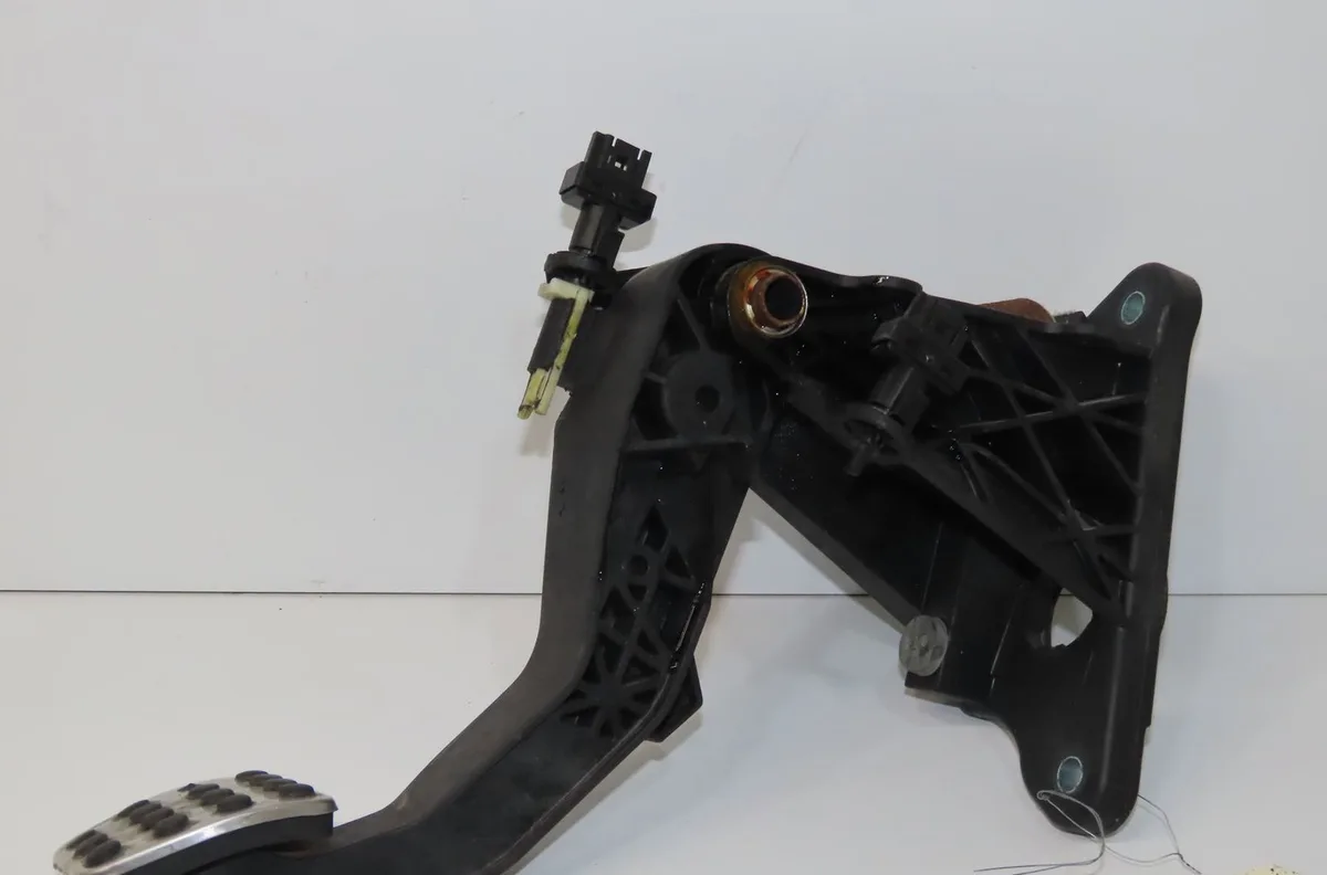 Pedale embrayage Mercedes-benz CLASSE A (W176) A 160 cdi - d (176.011) (2013-2018) occasion