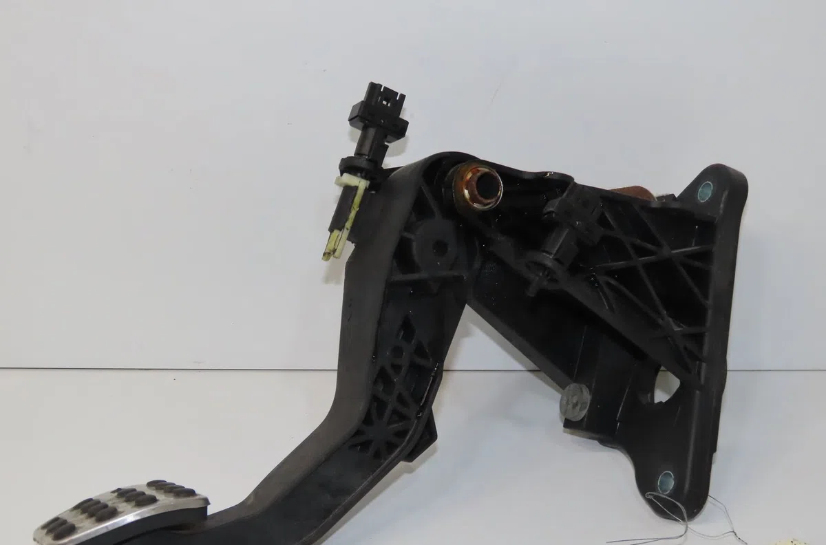 Pedale embrayage Mercedes-benz CLASSE A (W176) A 160 cdi - d (176.011) (2013-2018) occasion