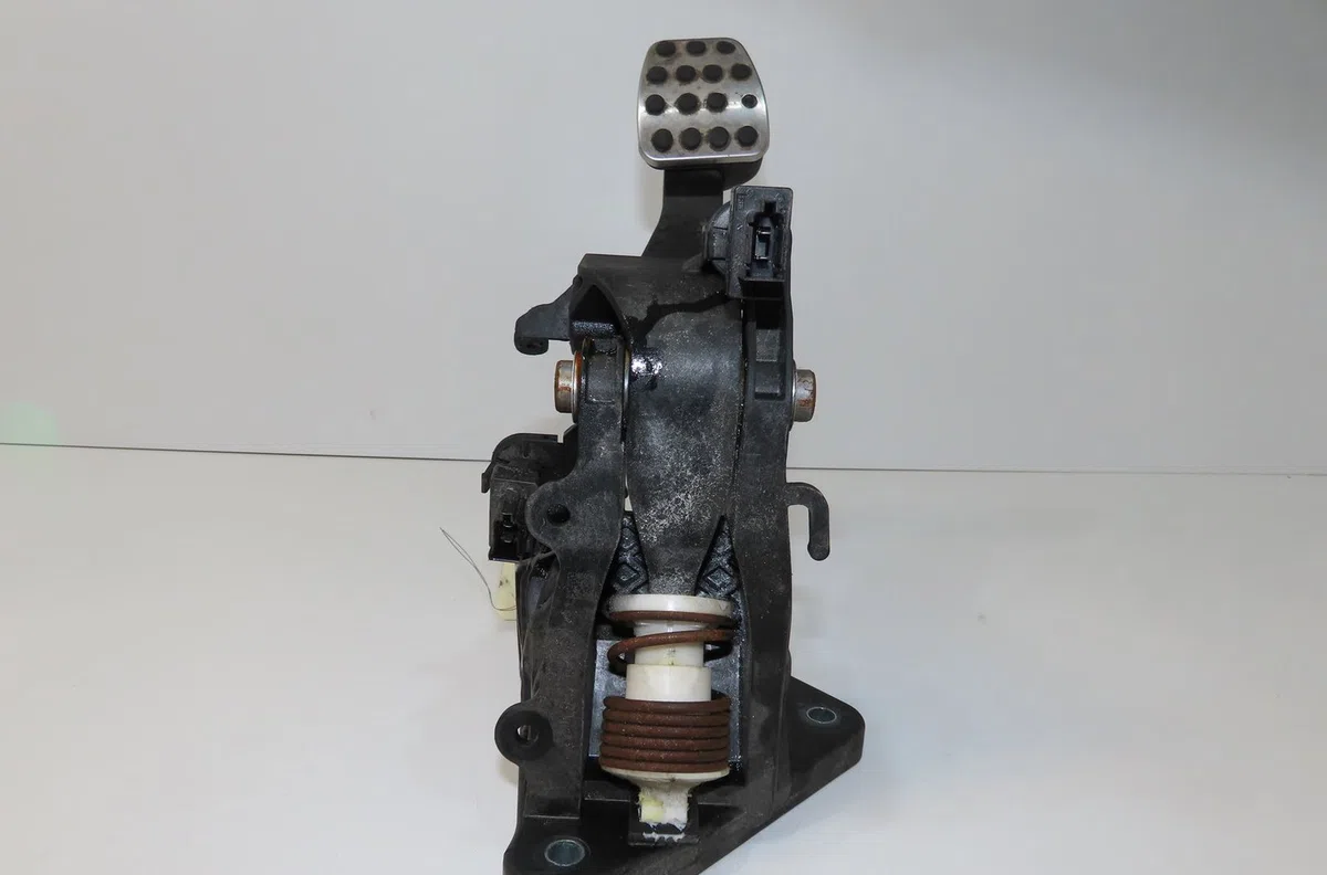 Pedale embrayage Mercedes-benz CLASSE A (W176) A 160 cdi - d (176.011) (2013-2018) occasion