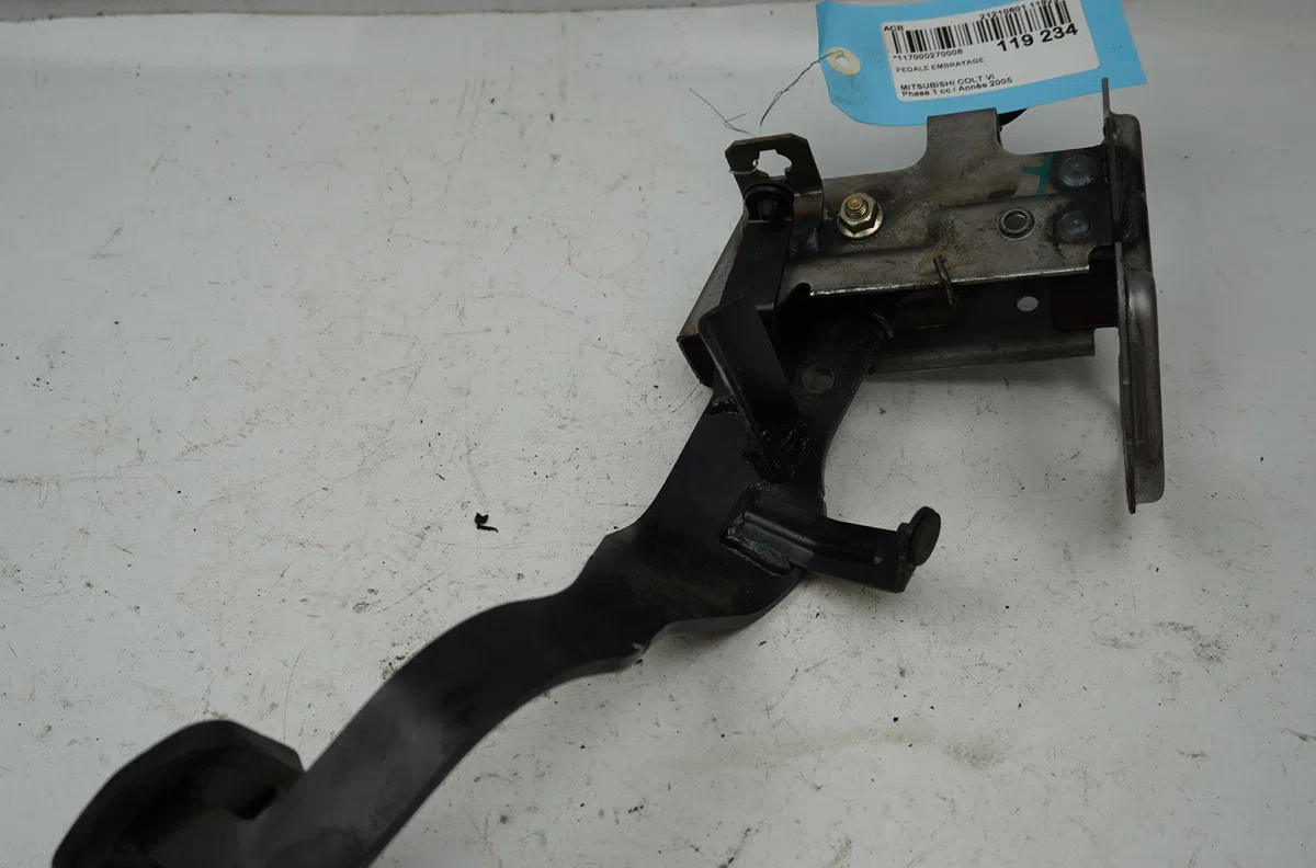 Pedale embrayage Mitsubishi COLT VI (Z3_A, Z2_A) 1.3 (z21a) (2004-2012) occasion
